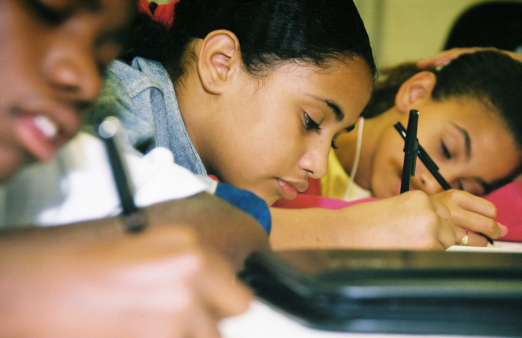 3 children writing