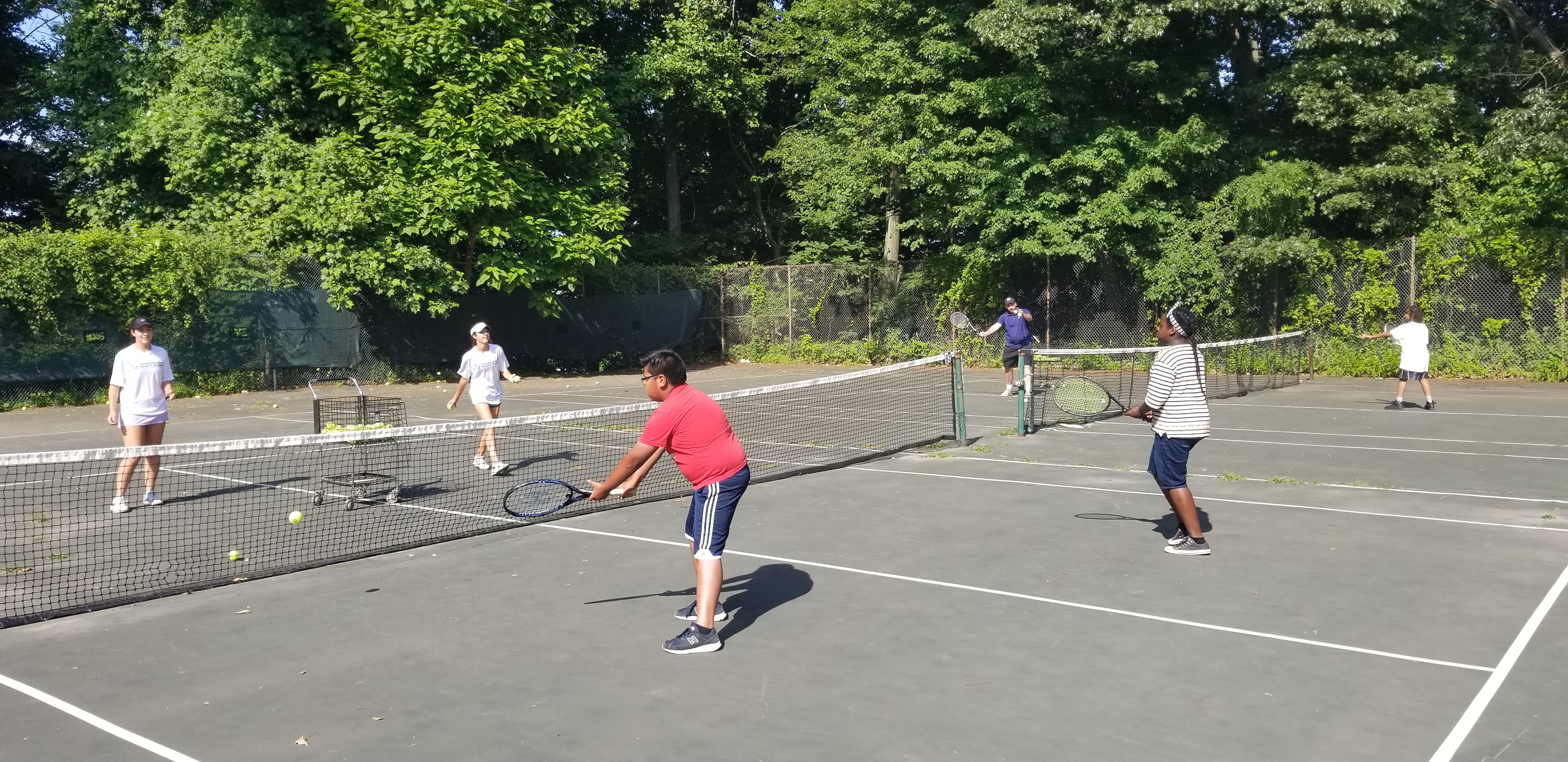 NGTE kids playing tennis
