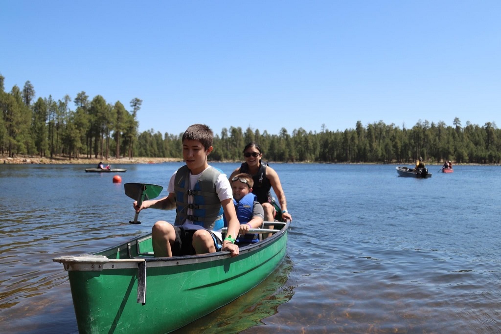 Southwest Kids Cancer Foundation boating session