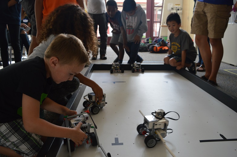 Racing robots makes kids joyful