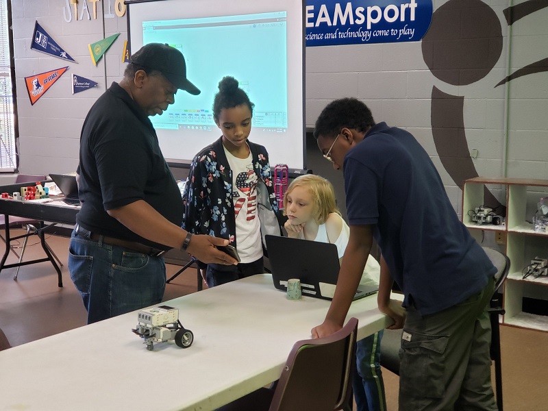 A great robotics team is one where all students participate 