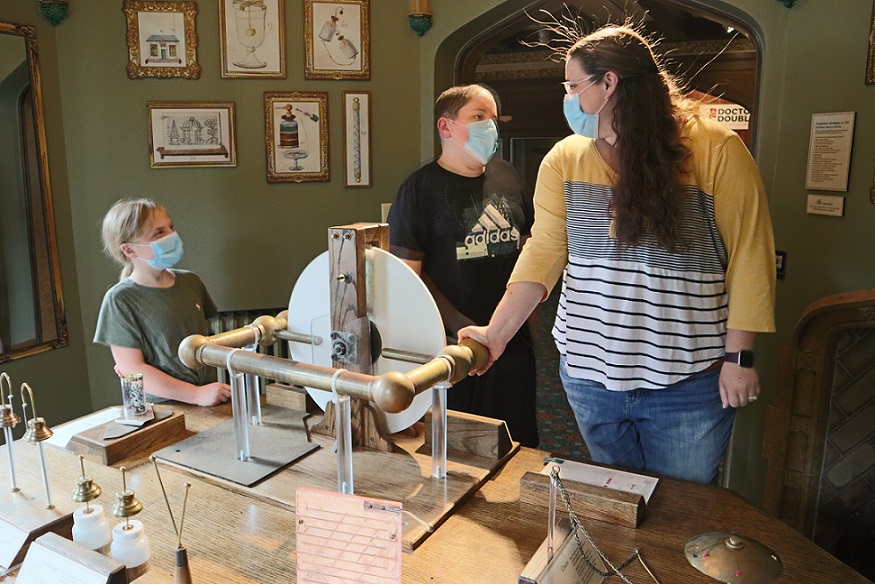 Family visits Ben Franklin's Electricity Party