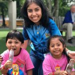 Los Niños Primero children enjoy a treat