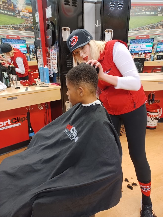 mentor gives haircut