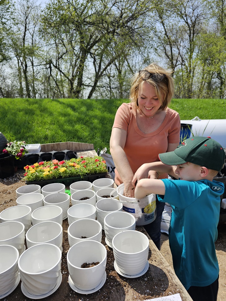 Mentor Mentee match, R-W Kinship, garden activity