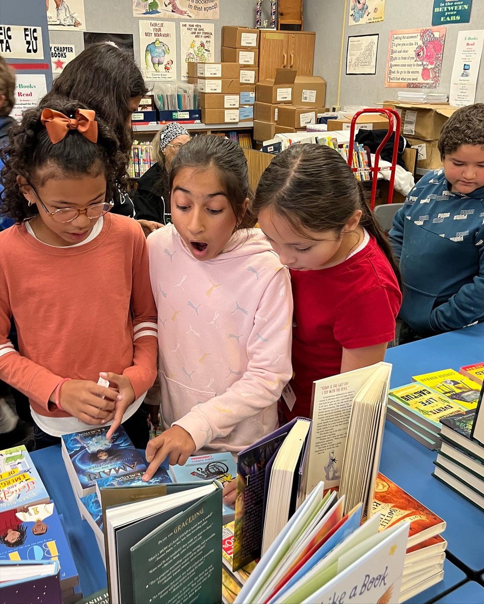 3 girls look at books