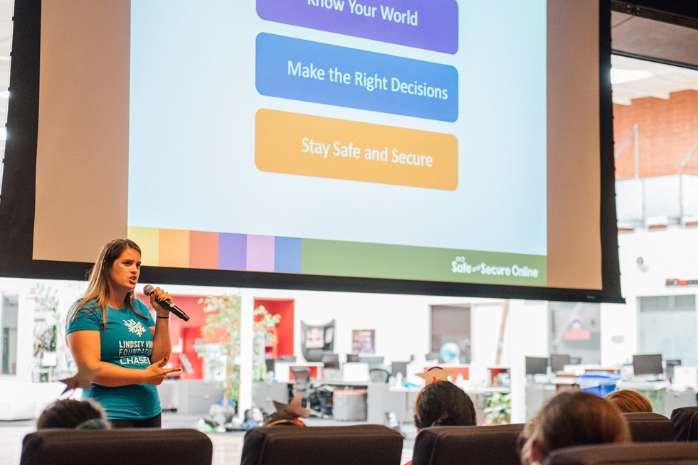 ZGiRLS presentation on social media